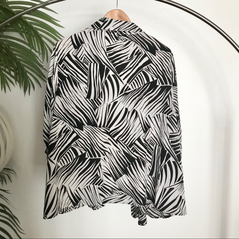 Essentials Women’s Print Shirt - Picture 3 of 5
